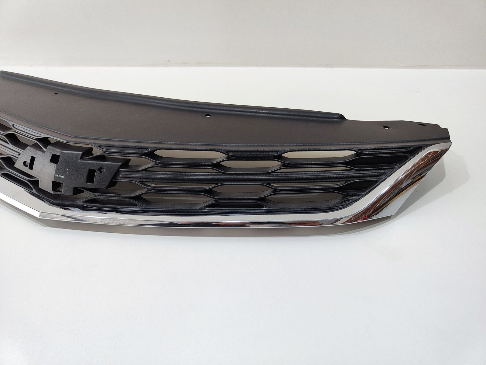 Grade Superior Dianteira Cruze Sedan Lt 2017 até 2019 Avaria - Imagem 4