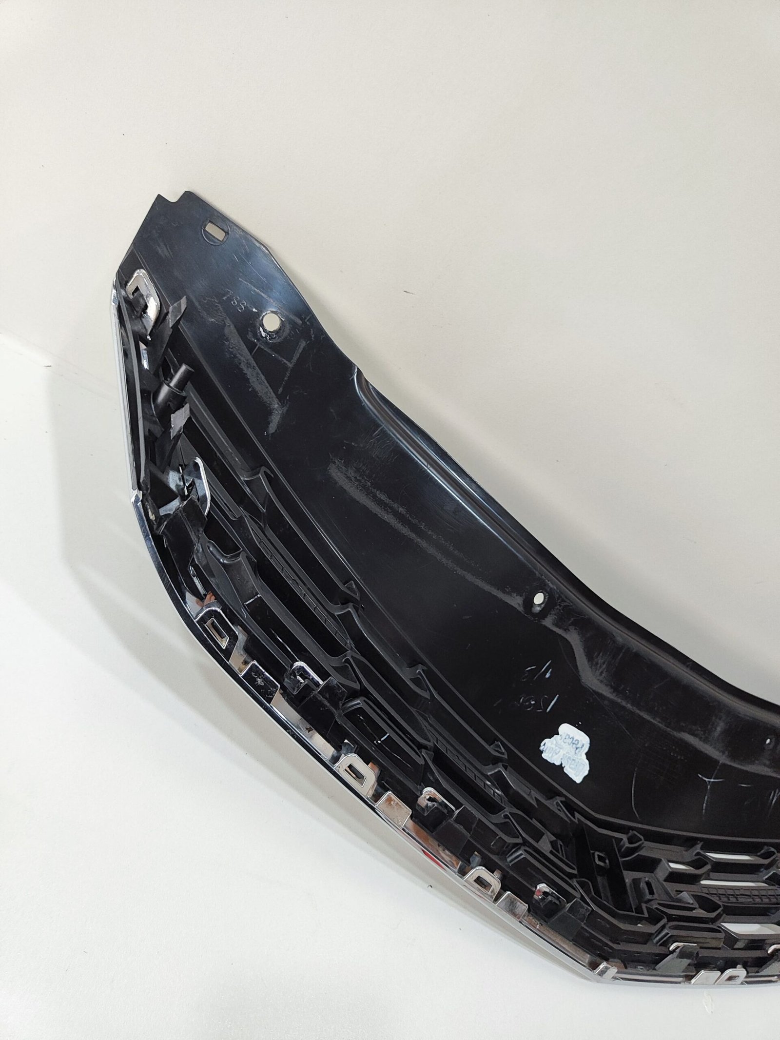 Grade Superior Dianteira Cruze Sedan Lt 2017 até 2019 Avaria - Imagem 7