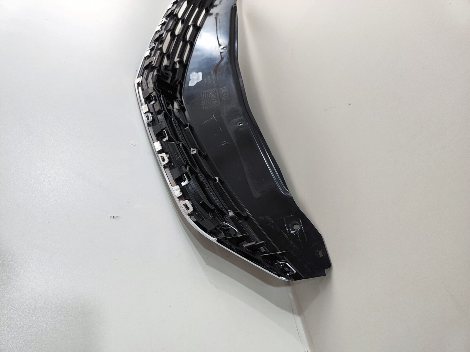 Grade Superior Dianteira Cruze Sedan Lt 2017 até 2019 Avaria - Imagem 8