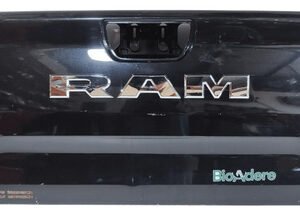 Tampa Traseira Rampage Laramie 2023 Até 2026 Amassada Léia Preto