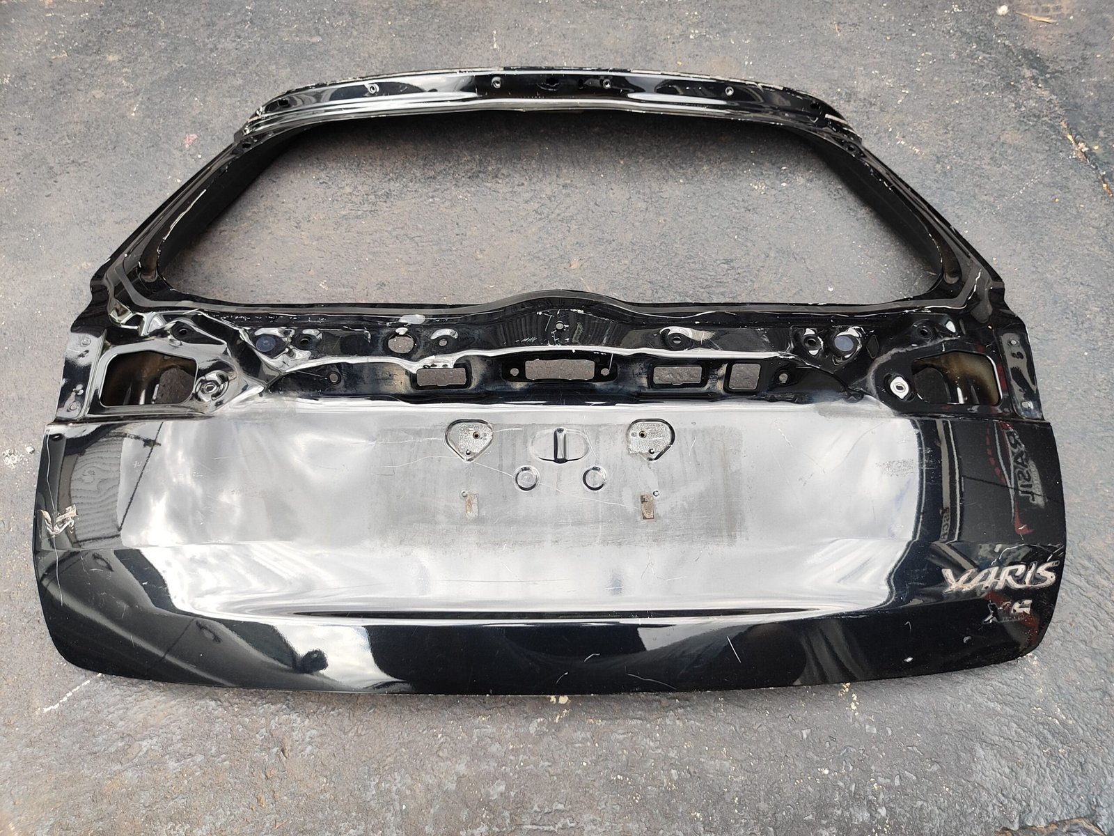 Tampa Traseira Yaris Hatch 2018 até 2025 Orig Amassada Léia - Imagem 4