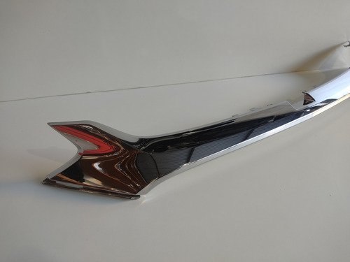Moldura Cromada Grade Radiador Tracker Ltz 2020 Ao 24 Avaria - Imagem 3