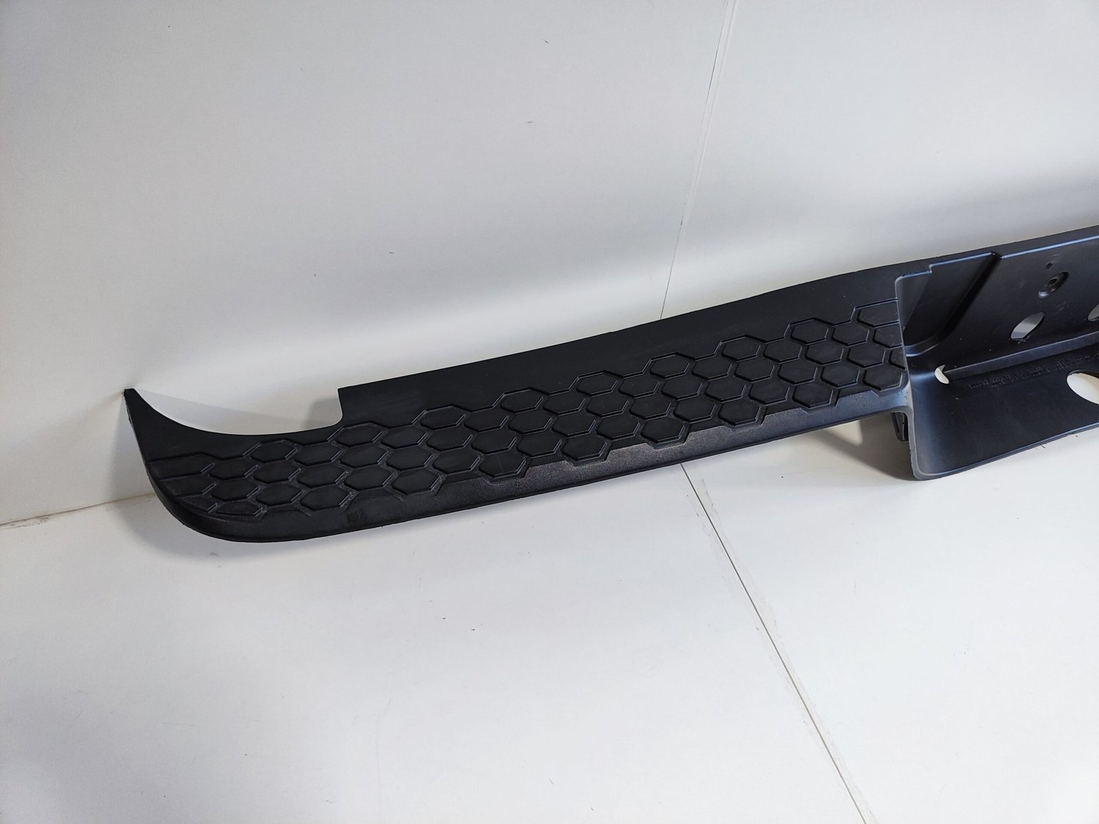 Spoiler Pisante Traseiro Dodge Ram 2500 2012 Até 2018 Avaria - Imagem 3