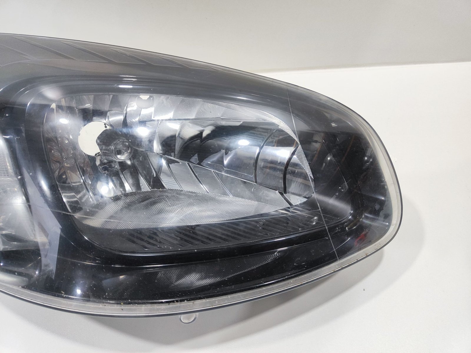Farol Lado Direito Uno 2016 Até 2021 Avarias Léia Anúncio - Imagem 4