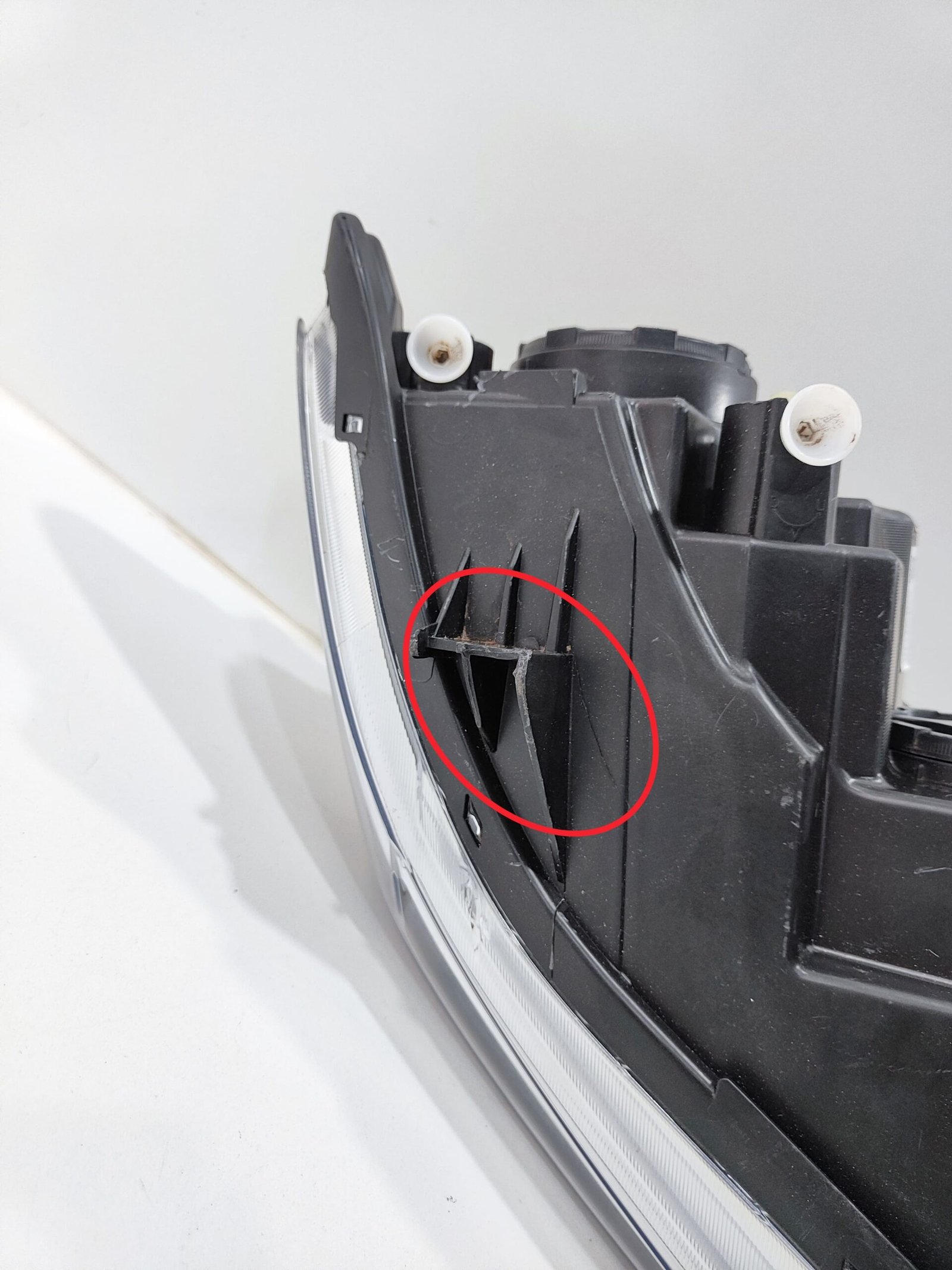 Farol Lado Direito Tracker 2020 Até 24 Avaria Léia O Anúncio - Imagem 10