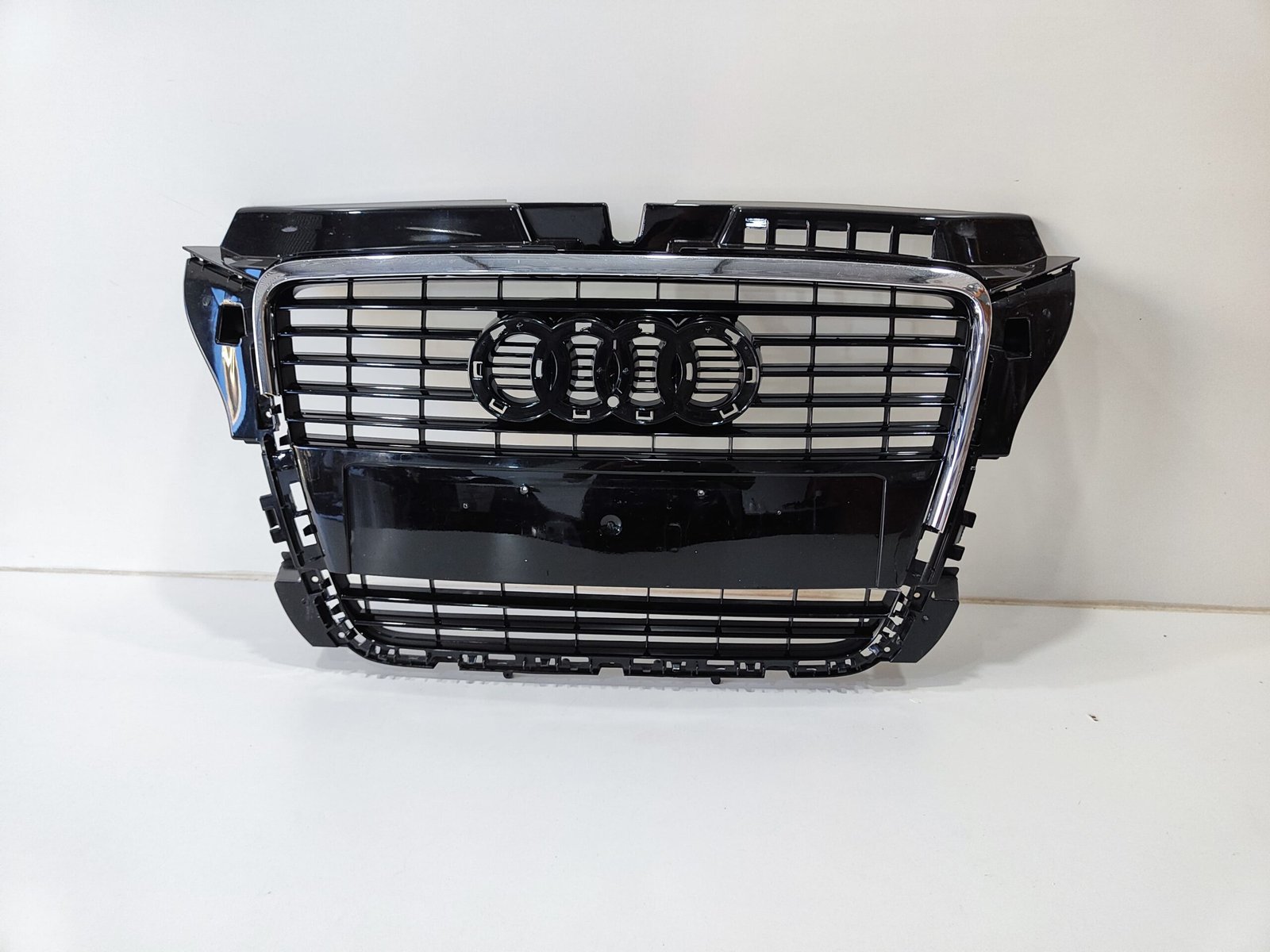 Grade Central Dianteira Audi A3 2009 a 2012 Avaria Léia - Imagem 2