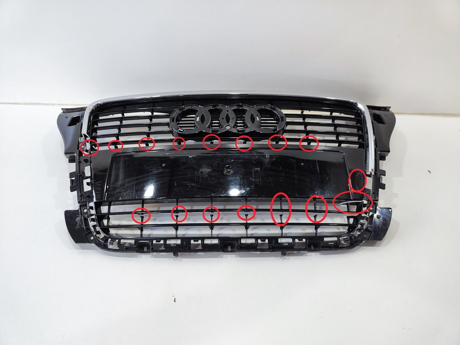 Grade Central Dianteira Audi A3 2009 a 2012 Avaria Léia - Imagem 4