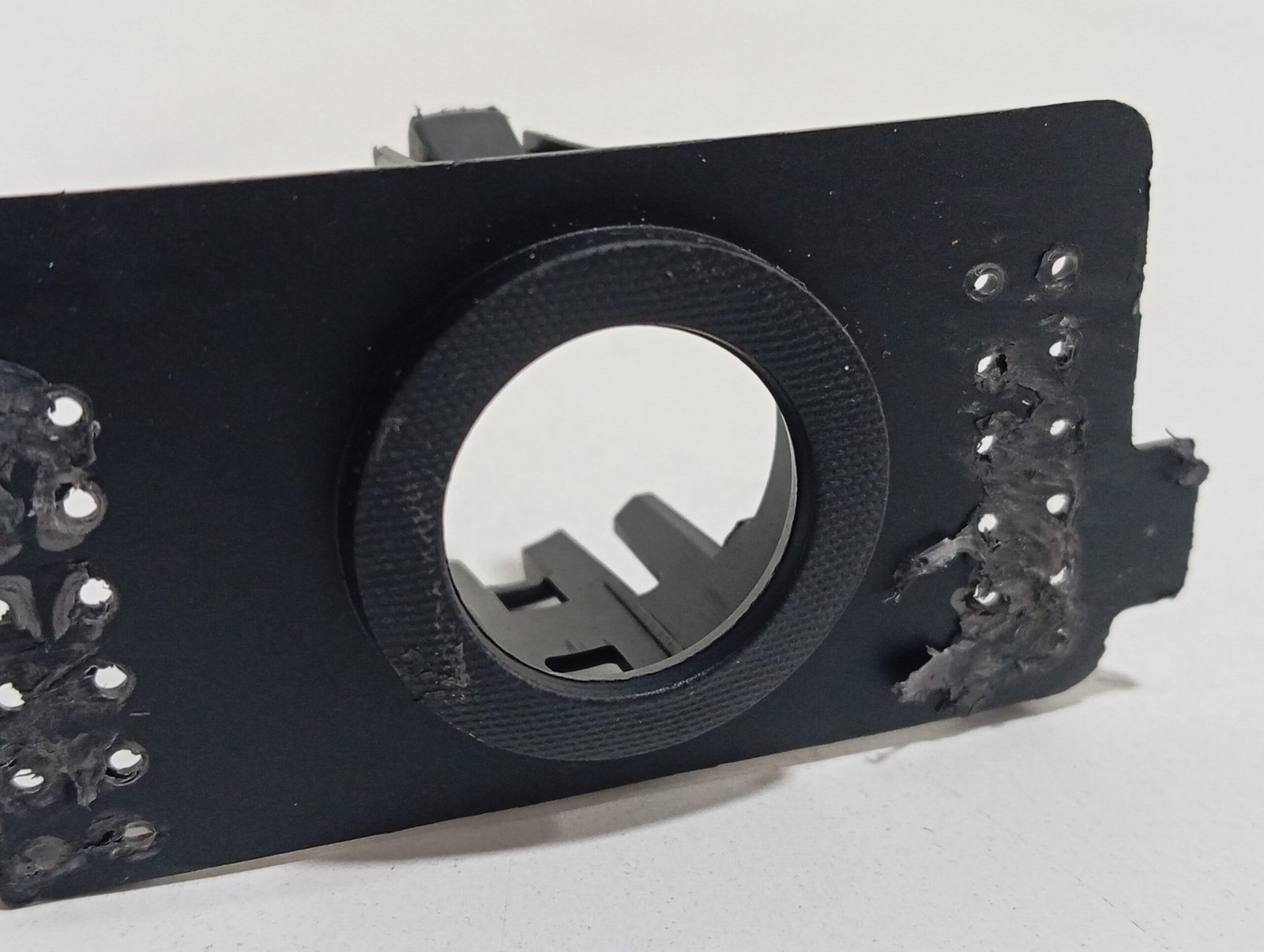 Suporte Sensor Lado Direito Spoiler Dianteiro Toro 2026 Leia - Imagem 4