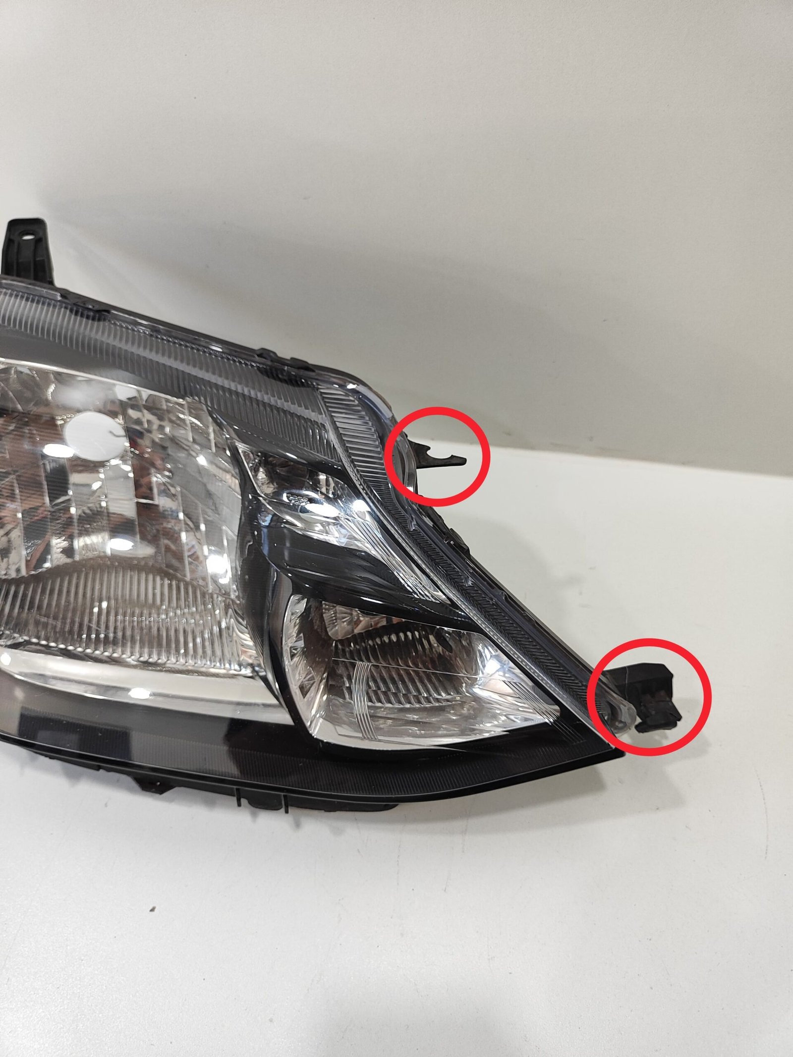 Farol Lado Direito Etios X Plus 2018 Ate 20021 Avarias Léia - Imagem 6
