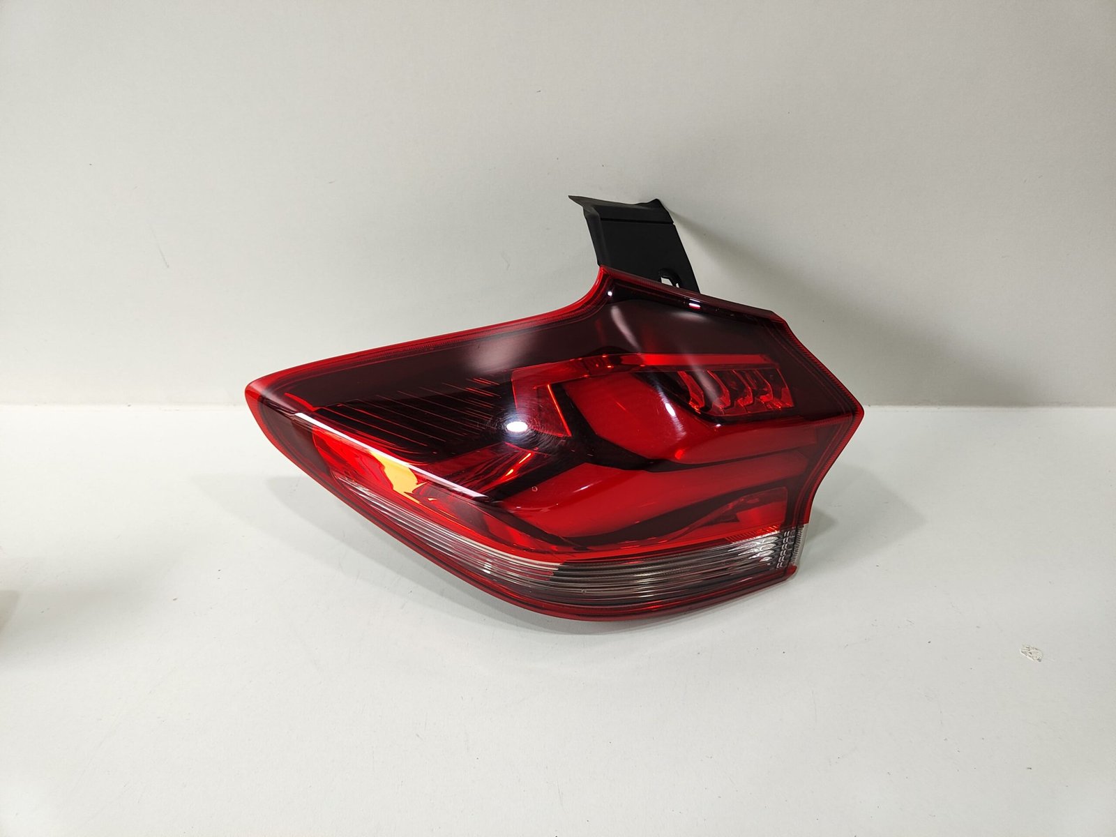 Lanterna Lado Esquerdo Led Tracker 2020 até 24 Avarias Léia - Imagem 11
